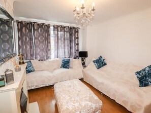 Living area - The Hawthorns, Christleton (Chester)