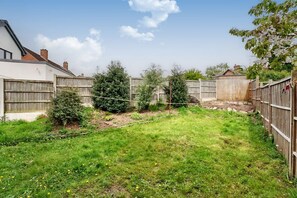 Property grounds - The Hawthorns, Christleton (Chester)