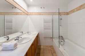 تجهيزات دش، مجففات شعر، مناشف