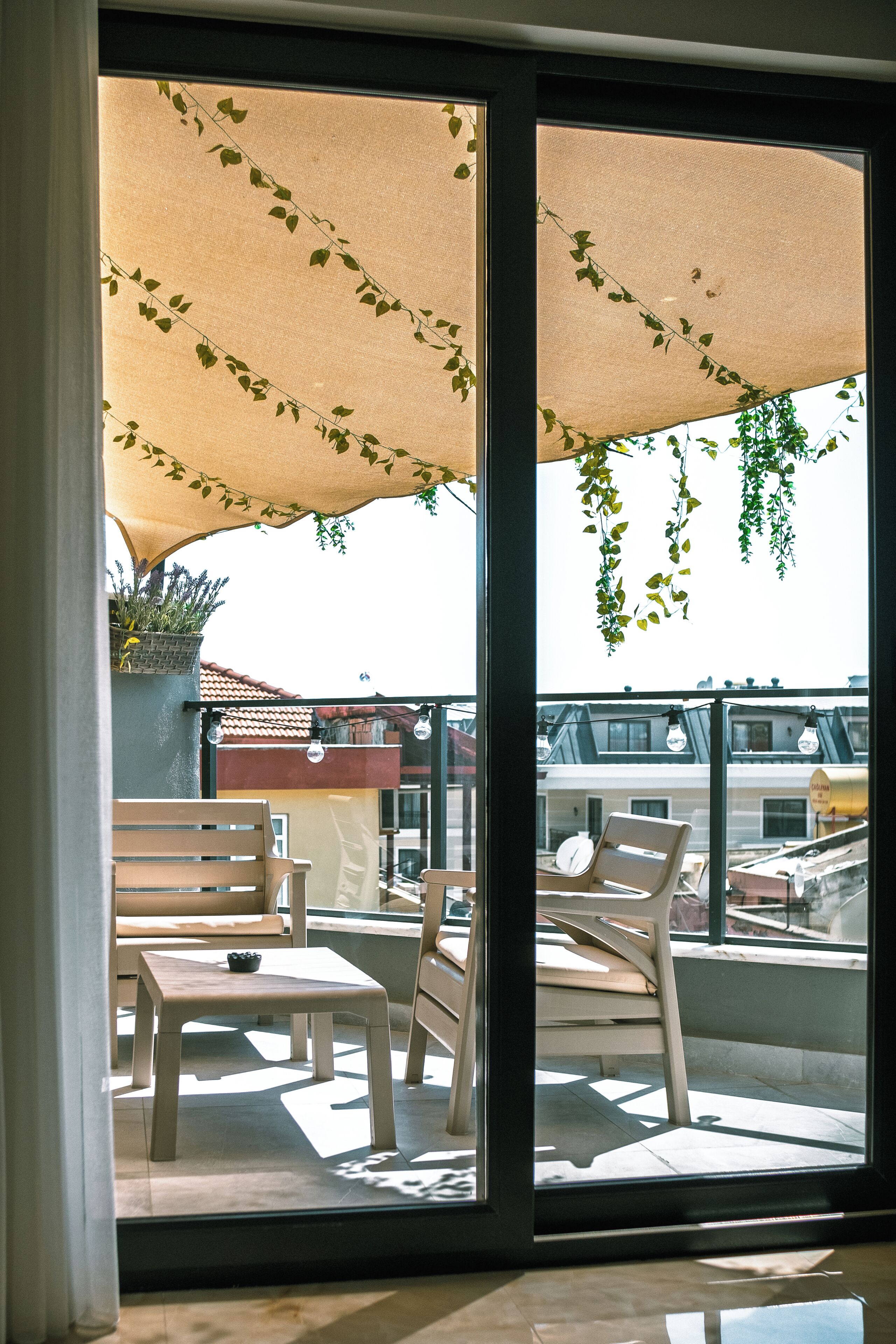 คลาสสิกอพาร์ทเมนท์, ระเบียง | ภายใน