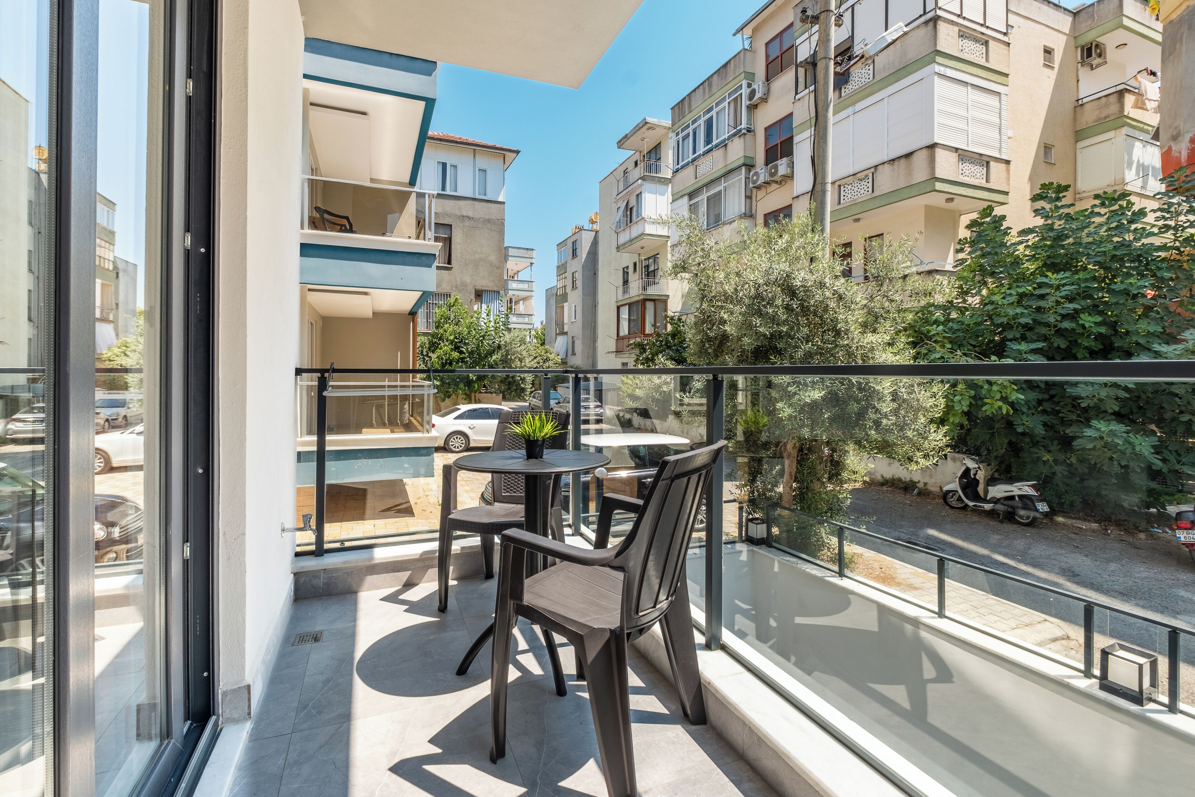 คลาสสิกอพาร์ทเมนท์, ระเบียง | รับประทานอาหารกลางแจ้ง