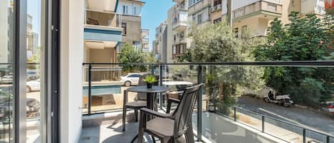 Classic Apartment, Balcony | Outdoor dining
