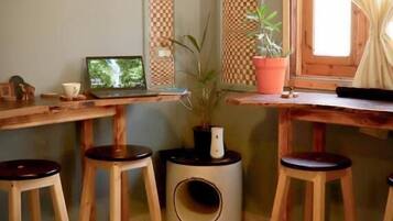 Yhteismajoitus, vain naisille | Sisätilat