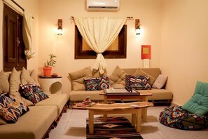 Dortoir Partagé, femmes uniquement | Coin séjour