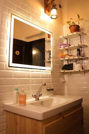 Dortoir Partagé, femmes uniquement | Salle de bain