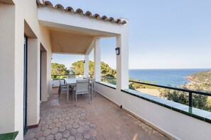 Outdoor dining - Villa with Pool and Spectacular Sea Views (Sa Riera)