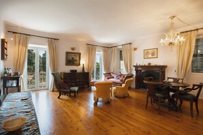 Living area - LSquare Landmark Apartment with Palace views (Corfu)