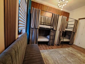 Dortoir Partagé Deluxe, femmes uniquement, non-fumeur