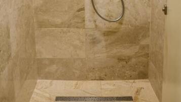 Gemeinsamer Deluxe-Schlafsaal, Nur Frauen, Nichtraucher | Badezimmer