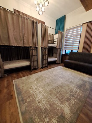 Dortoir Partagé Deluxe, femmes uniquement, non-fumeur