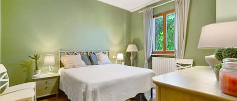 1 bedroom, iron/ironing board