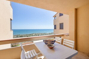 Outdoor dining - Fantastic Beachfront Apartment with Sea Views (Pals)