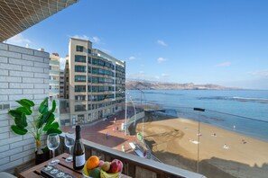 Beach nearby - Vacation Apartment 'Flat Belvedere Las Canteras Beach' with Sea View, Private Terrace and Wi-Fi (Las Palmas de Gran Canaria)