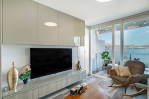 TV - Vacation Apartment 'Flat Belvedere Las Canteras Beach' with Sea View, Private Terrace and Wi-Fi (Las Palmas de Gran Canaria)