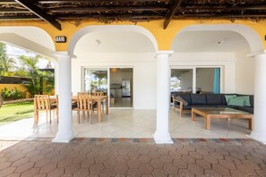 Villa | Exterior