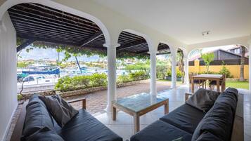 Villa | Exterior