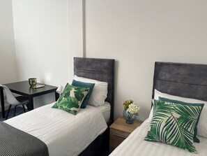 Appartement, 2 slaapkamers | Een strijkplank/strijkijzer, gratis wifi