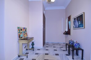 Interior - A modern and neoclassical apartment (Athina)