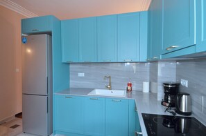 Private kitchen - A modern and neoclassical apartment (Athina)