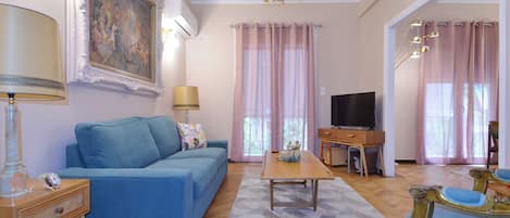 Apartment, City View | Living area