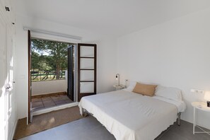 4 chambres, fer et planche à repasser, Wi-Fi, draps fournis