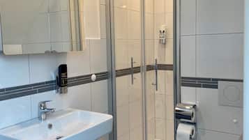 Double Room, Garden View | Bathroom