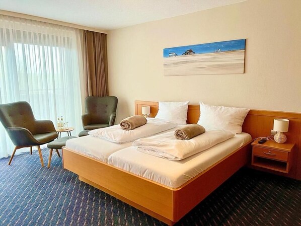 Double Room, Balcony, Partial Sea View | Free WiFi - Kirchspielkrug Landhotel und Restaurant (Westerhever)