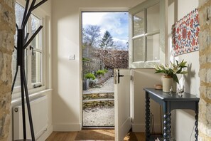 Interior - Inca's Cottage - Dog friendly cottage in the Cotswolds (Sapperton)