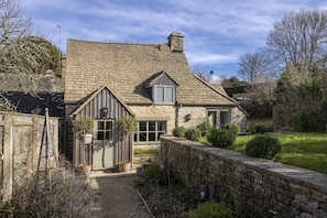 Exterior - Inca's Cottage - Dog friendly cottage in the Cotswolds (Sapperton)