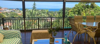 Spacious 3-bedroom house with AC and amazing sea views in lovely Durban North