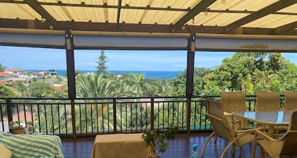 Spacious 3-bedroom house with AC and amazing sea views in lovely Durban North