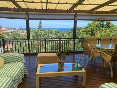 Spacious 3-bedroom house with AC and amazing sea views in lovely Durban North