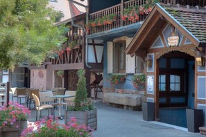 Tempat makan outdoor