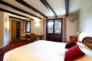 Superior Double Room, Balcony | In-room safe, blackout drapes, soundproofing, free WiFi - Hôtel Restaurant Père Benoît (Entzheim)