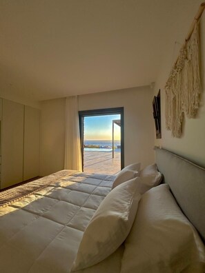 4 bedrooms, iron/ironing board, Internet, bed sheets - Luxury Mykonos Villa with Private Pool and Stunning Sea Views (MYKONOS)