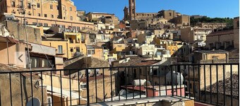 Termini Imerese between Cefalu and Palermo, spacious, a short walk to the beach.
