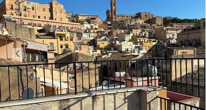 Termini Imerese between Cefalu and Palermo, spacious, a short walk to the beach.