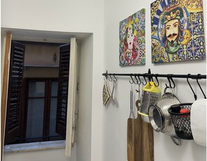 Interior - Termini Imerese between Cefalu and Palermo, spacious, a short walk to the beach. (Termini Imerese)