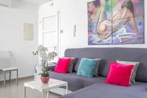 2 bedrooms, WiFi, bed sheets - 'Bienvenida' Apartment with Private Terrace, Wi-Fi, and Air Conditioning (Conil de la Frontera)