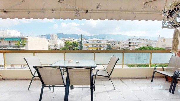 Apartment, Balcony, City View | Tempat makan luar