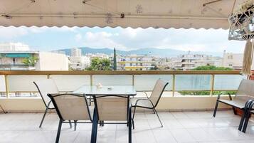 Apartment, Balcony, City View | Outdoor dining