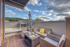 Outdoor dining - Vrbo Property (Varces-Allières-et-Risset)