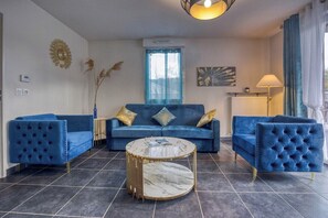 Living area - Le Donjon Bleu | Quiet / Mountain view (Varces-Allières-et-Risset)