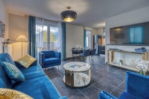 Living area - Le Donjon Bleu | Quiet / Mountain view (Varces-Allières-et-Risset)