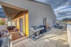 Outdoor dining - Vrbo Property (Varces-Allières-et-Risset)