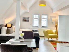 Living area - Vrbo Property (Höhr-Grenzhausen)