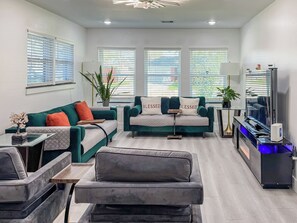 House, Garden View | Living area - The Houston Oasis - Urban Luxury (Houston)