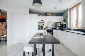 Private kitchen - Beautiful Notting Hill 2 double bedroom  flat with parking and balcony (London)