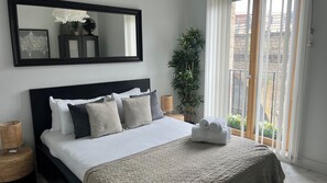 2 bedrooms, iron/ironing board, WiFi, bed sheets - Beautiful Notting Hill 2 double bedroom  flat with parking and balcony (London)