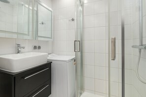 Bruser, hårtørrer, håndklæder, Shampoo